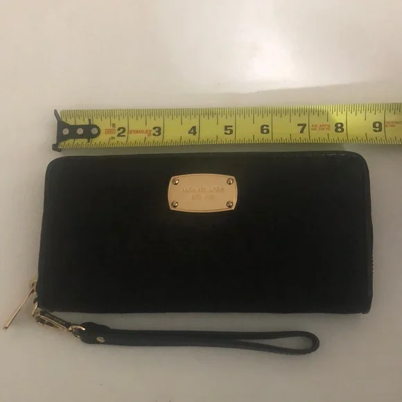 Michael Kors Wallet Black L Jet Set Traveler Logo Continental Wristlet Gold Deta - Picture 3 of 13